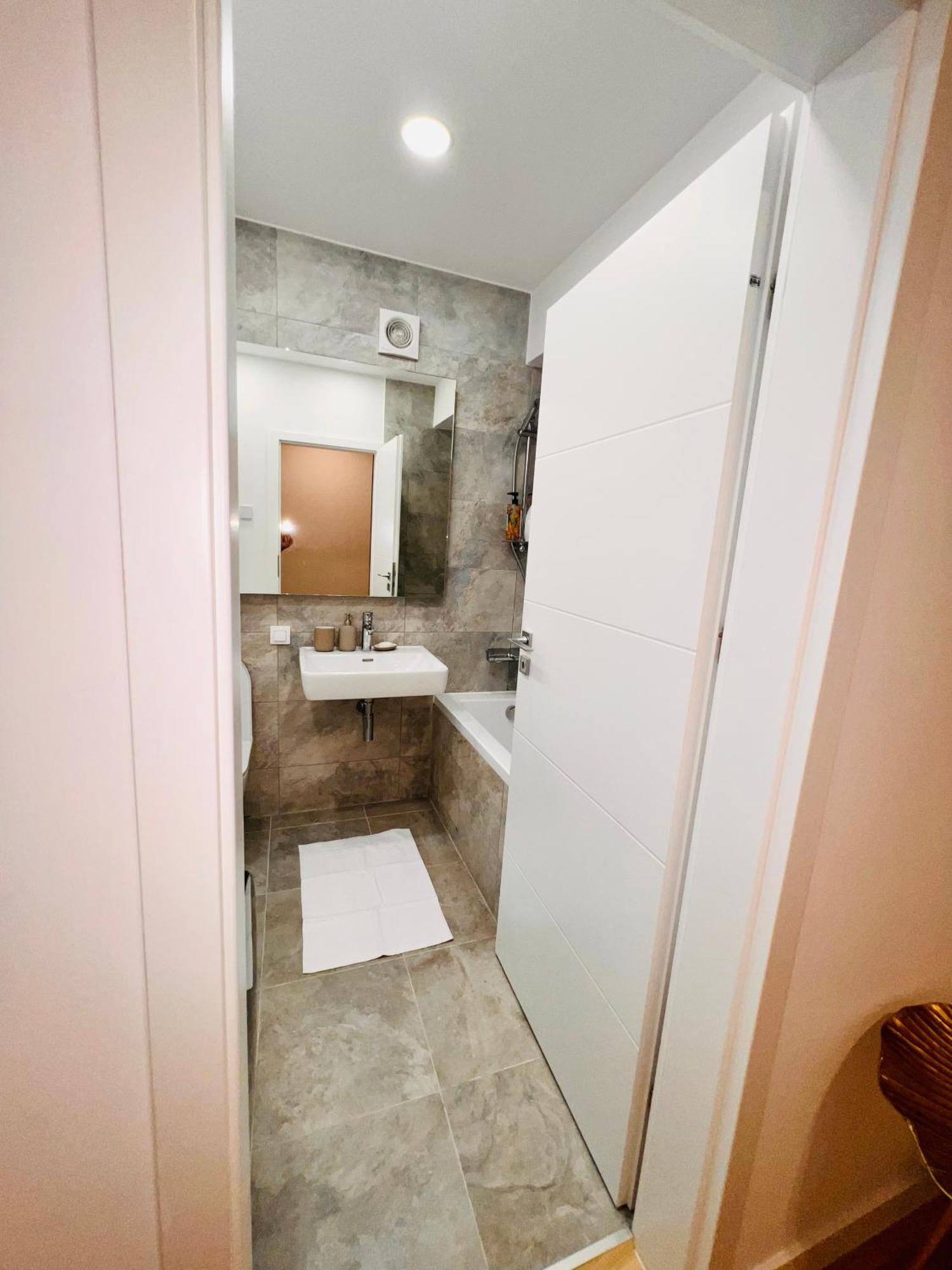 Cosy Stay Bukarest Exterior foto